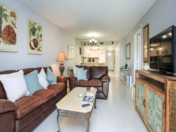 Sanibel Oasis: Gulf Proximity, Pool, and Serene Sundeck