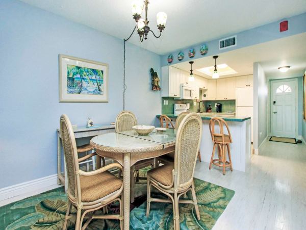 Sanibel Oasis: Gulf Proximity, Pool, and Serene Sundeck