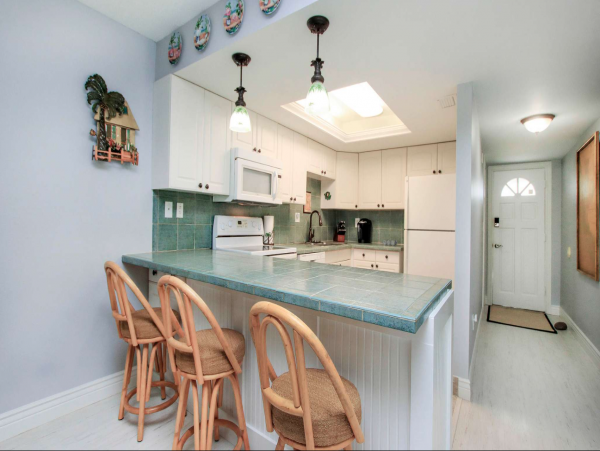 Sanibel Oasis: Gulf Proximity, Pool, and Serene Sundeck