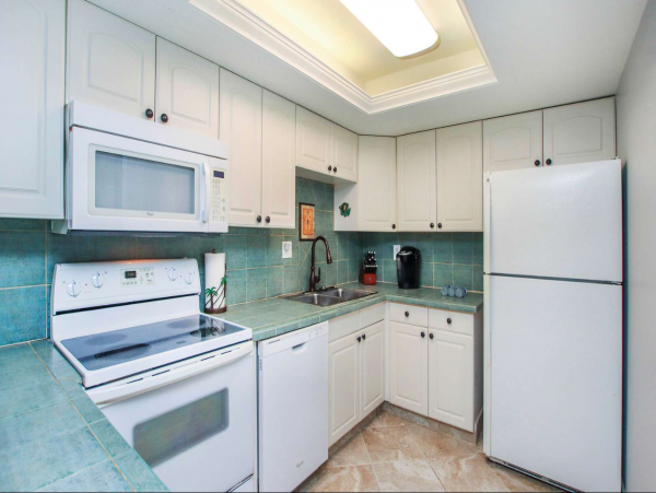 Sanibel Oasis: Gulf Proximity, Pool, and Serene Sundeck