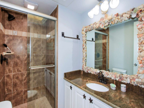 Sanibel Oasis: Gulf Proximity, Pool, and Serene Sundeck