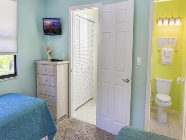 Cozy Sanibel Vacation Rental Steps from the Beach