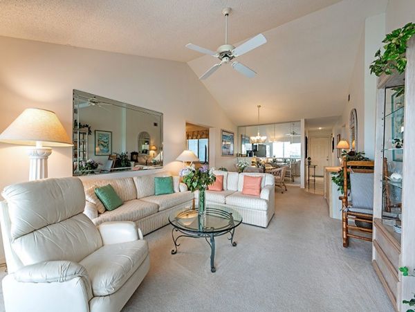 Two Bedroom Walk to Beach Rental Condo in Naples