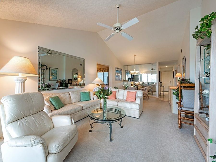 Two Bedroom Walk to Beach Rental Condo in Naples