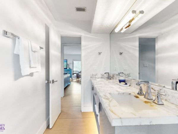 Luxury Vacation Rental in Siesta Key: Beachfront Bliss