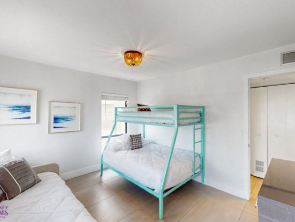 Luxury Vacation Rental in Siesta Key: Beachfront Bliss