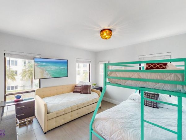 Luxury Vacation Rental in Siesta Key: Beachfront Bliss