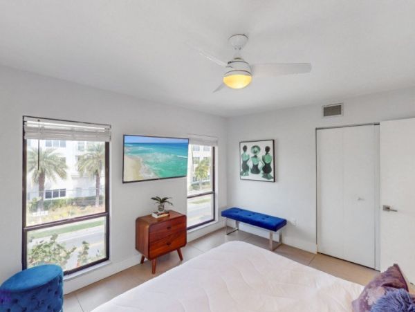 Luxury Vacation Rental in Siesta Key: Beachfront Bliss