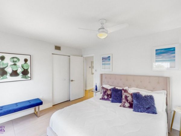 Luxury Vacation Rental in Siesta Key: Beachfront Bliss