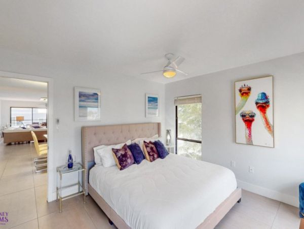 Luxury Vacation Rental in Siesta Key: Beachfront Bliss