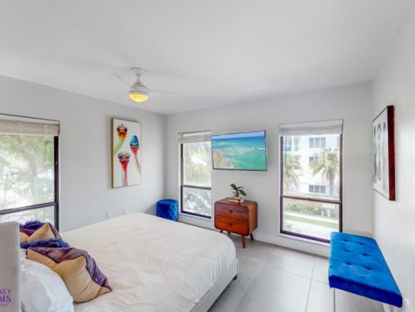 Luxury Vacation Rental in Siesta Key: Beachfront Bliss