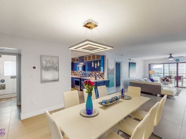 Luxury Vacation Rental in Siesta Key: Beachfront Bliss