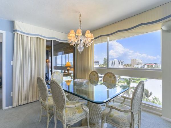 Gulf-Front Sarasota Condo: Breathtaking Views & Comfort