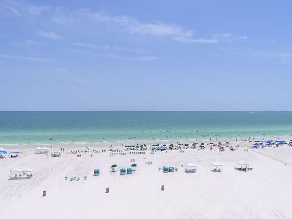 Gulf-Front Sarasota Condo: Breathtaking Views & Comfort