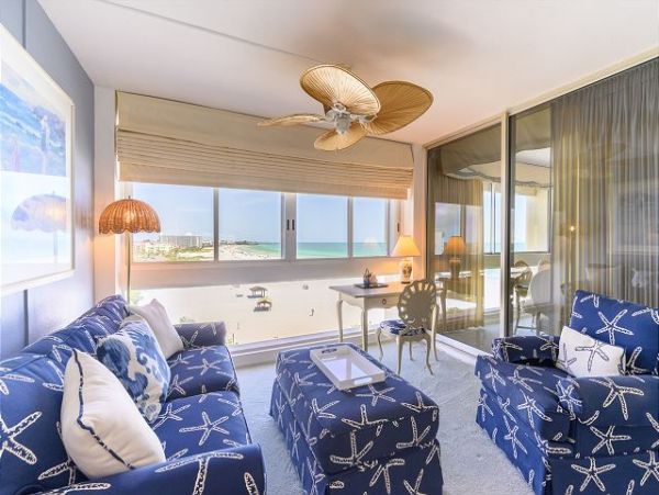 Gulf-Front Sarasota Condo: Breathtaking Views & Comfort