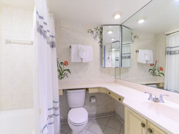 Gulf-Front Sarasota Condo: Breathtaking Views & Comfort