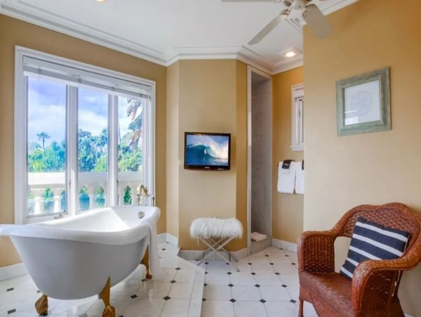 La Jolla Four Bedroom Walk to Beach Rental Home