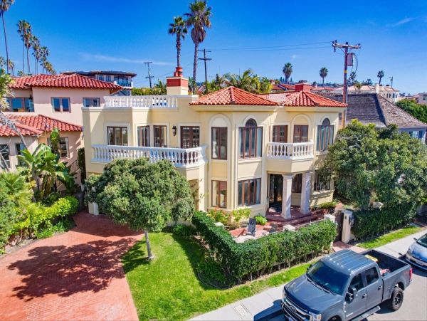 La Jolla Four Bedroom Walk to Beach Rental Home