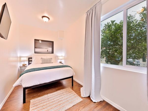 Stunning Oceanfront Vacation Rental in La Jolla Village