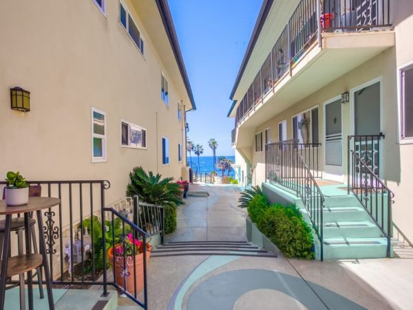 Stunning Oceanfront Vacation Rental in La Jolla Village