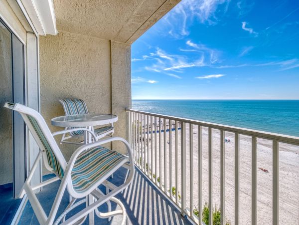 Redington Shores Top Floor Condo Unobstructed Beach Views