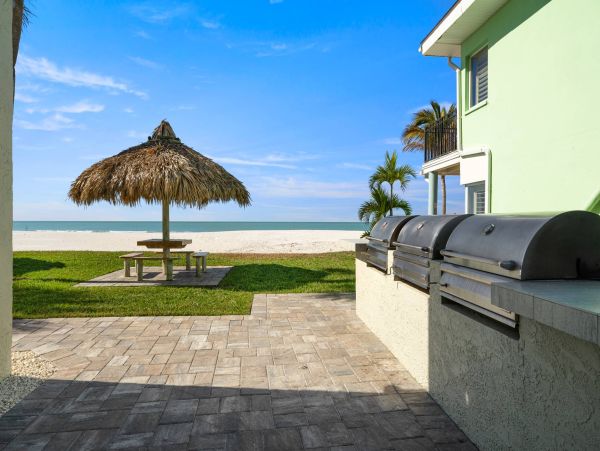 Redington Shores Top Floor Condo Unobstructed Beach Views