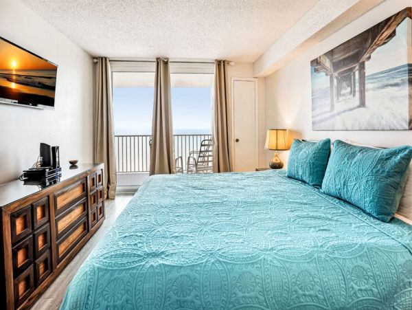 Indian Shores Three Bedroom Condo with Panoramic Gulf View