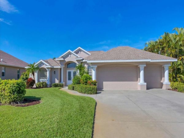 Relaxing Manasota Key Retreat with Pool & Sunset Views
