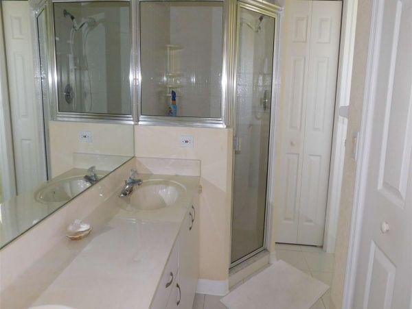 Relaxing Englewood Vacation Rental Near Beaches and Shopping