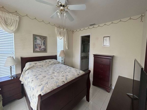 Relaxing Englewood Vacation Rental Near Beaches and Shopping