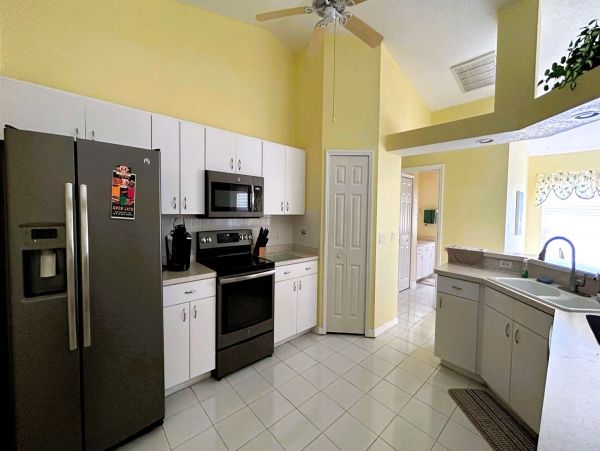 Relaxing Englewood Vacation Rental Near Beaches and Shopping