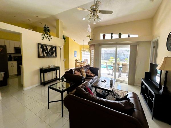Relaxing Englewood Vacation Rental Near Beaches and Shopping