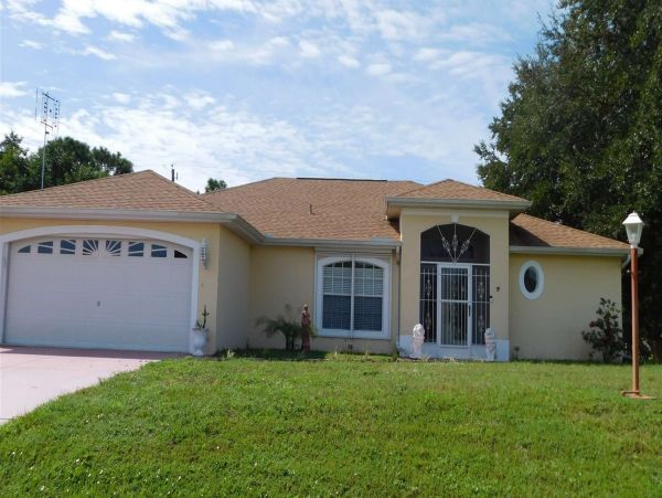 Relaxing Englewood Vacation Rental Near Beaches and Shopping