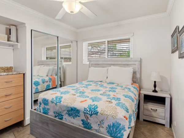 Beachfront Condo with Shared Outdoor Pool in Pacific Beach