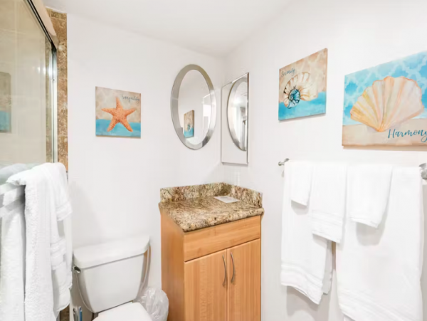 Beachfront Condo with Shared Outdoor Pool in Pacific Beach