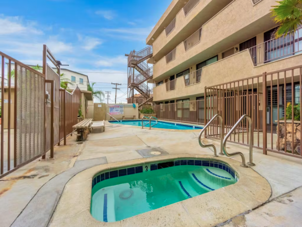 Beachfront Condo with Shared Outdoor Pool in Pacific Beach