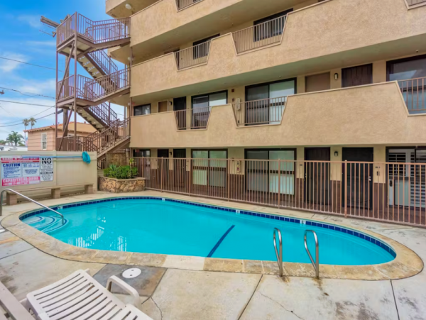Beachfront Condo with Shared Outdoor Pool in Pacific Beach