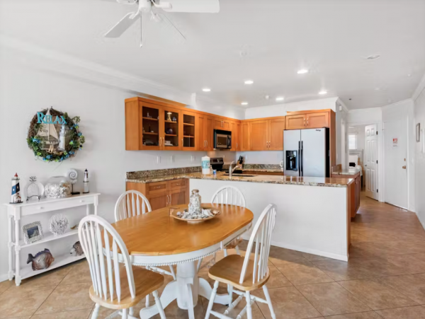Beachfront Condo with Shared Outdoor Pool in Pacific Beach