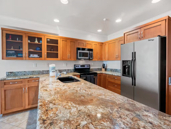 Beachfront Condo with Shared Outdoor Pool in Pacific Beach