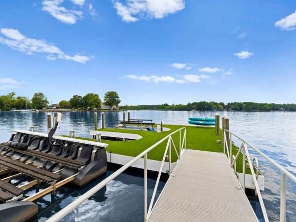 Waterfornt Six Bedroom Vacation Rental in Lake Norman