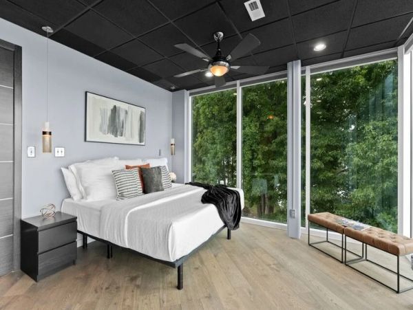 Waterfornt Six Bedroom Vacation Rental in Lake Norman