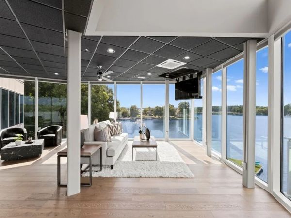 Waterfornt Six Bedroom Vacation Rental in Lake Norman