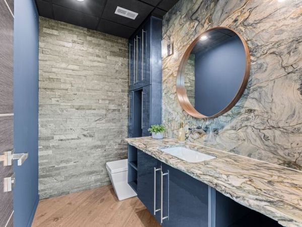 Waterfornt Six Bedroom Vacation Rental in Lake Norman