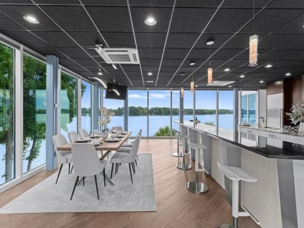 Waterfornt Six Bedroom Vacation Rental in Lake Norman