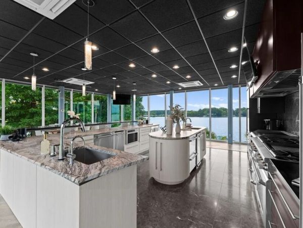 Waterfornt Six Bedroom Vacation Rental in Lake Norman