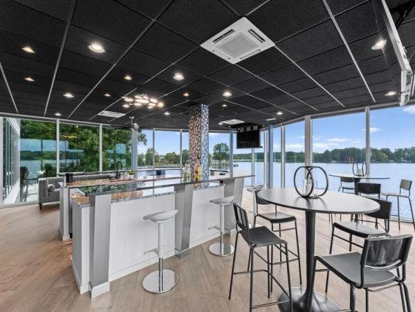 Waterfornt Six Bedroom Vacation Rental in Lake Norman
