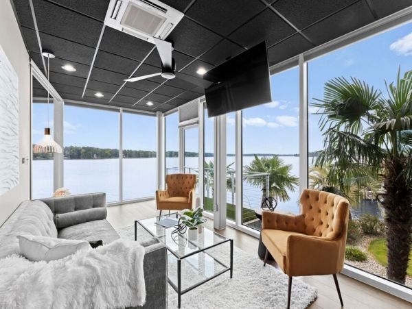 Waterfornt Six Bedroom Vacation Rental in Lake Norman