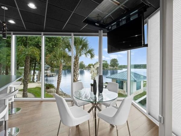 Waterfornt Six Bedroom Vacation Rental in Lake Norman