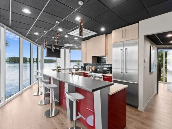 Waterfornt Six Bedroom Vacation Rental in Lake Norman
