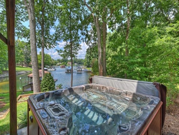 Lake Norman Seven Bedroom Vacation Rental Home with Gorgeous Views